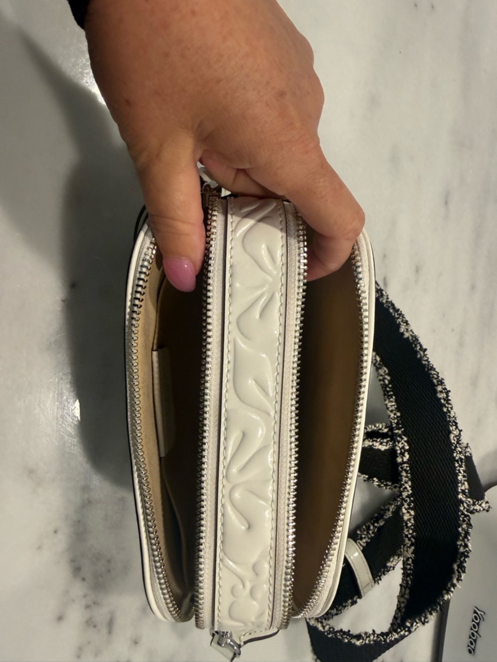 Tory Burch White Embossed Leather Crossbody with Black Strap - Picture 6 of 7